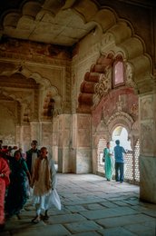 Architecture;-Arcs-polylobés;-Décor-peint;-Delhi;-Fort-rouge;-Inde;-Jali;-Kaleidos;-Kaleidos-images;-La-parole-à-limage;-Lal-Qila;-Marbre;-Moghols;-Panneaux;-Patrimoine-de-lHumanité;-Salle;-Shah-Jahan;-Shahjahanabad;-Stories-Pictures;-Tarek-Charara;-UNESCO;-Vieux-Delhi;-Visiteurs